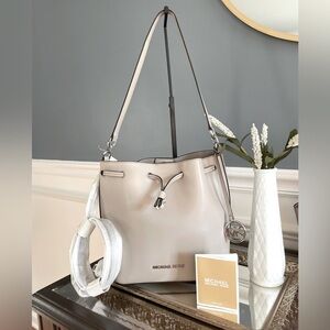 Michael Kors Eden Leather Bucket Crossbody bag- New great Christmas gift
